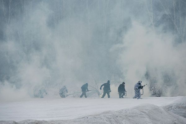 Special Police Forces Show Off in the Snow - Sputnik International