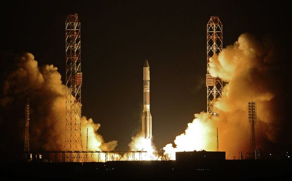 Russian Space Agency Requests Ban on Buying Satellites Abroad - Sputnik International