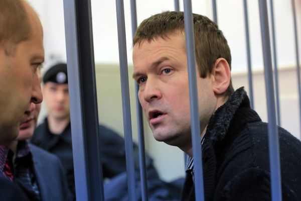 Leonid Razvozzhayev and his bride-to-beYulia Smirnova were married in a civil ceremony behind bars - Sputnik International