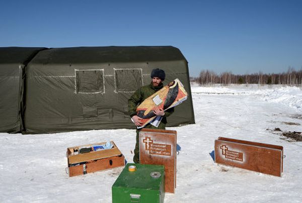 Russian Paratrooper Priests Jump with Mobile Church - Sputnik International