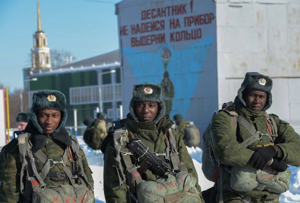 Russian Paratrooper Priests Jump with Mobile Church - Sputnik International