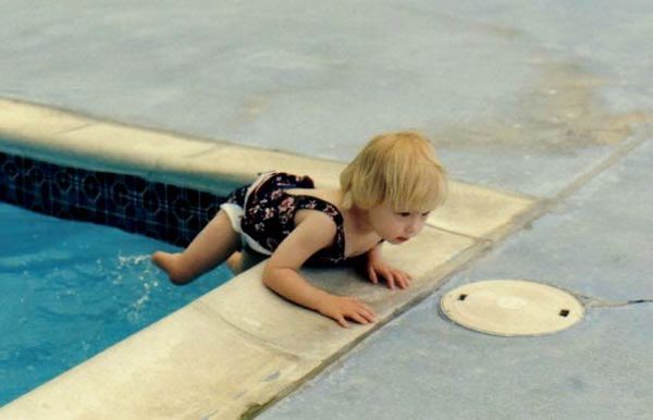 Jessica Long playing in the pool as a toddler in Baltimore - Sputnik International