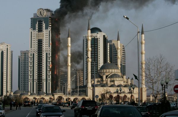 Fire Rages in Grozny’s Tallest Building - Sputnik International