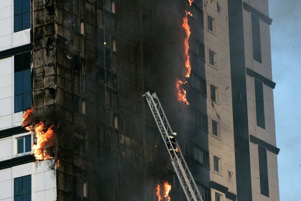 Fire Rages in Grozny’s Tallest Building - Sputnik International