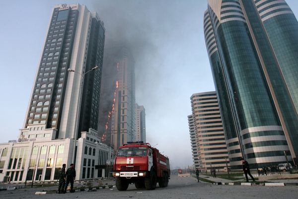 Fire Rages in Grozny’s Tallest Building - Sputnik International