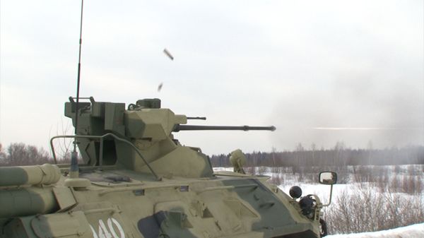 Crew of New APC Hits Targets, Trains for Victory Day Parade - Sputnik International