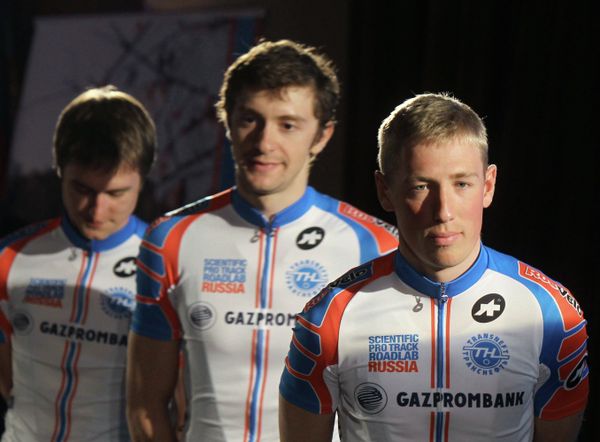 Russian cycling team RusVelo (L-R: Artur Ershov, Valery Kaykov, Ivan Savitskiy) - Sputnik International