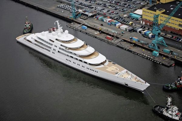 Azzam Mega Yacht Eclipses Abramovich’s Record - Sputnik International