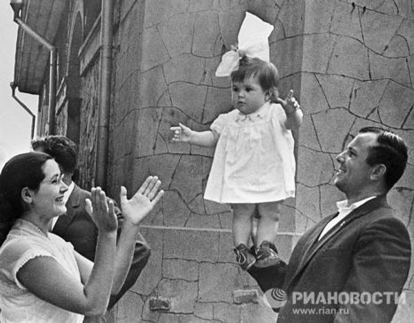Yury Gagarin and His Family Yury Gagarin and His Family - Sputnik International