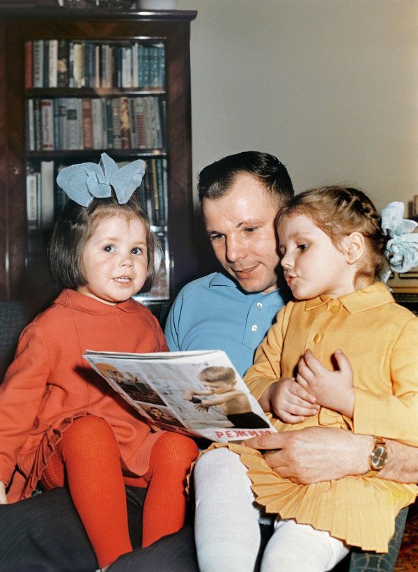 Yury Gagarin and His Family Yury Gagarin and His Family - Sputnik International