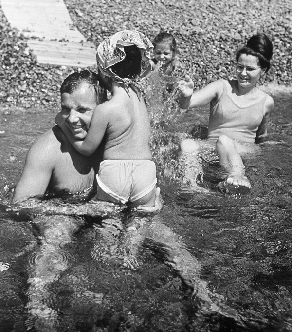 Yury Gagarin and His Family Yury Gagarin and His Family - Sputnik International