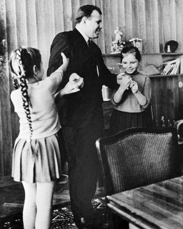 Yury Gagarin and His Family Yury Gagarin and His Family - Sputnik International