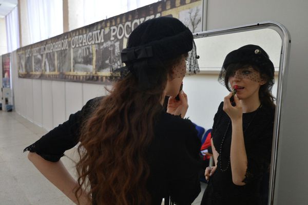 Fashion Show in Black: 20th Century Mourning Clothes Showcased in Novosibirsk - Sputnik International