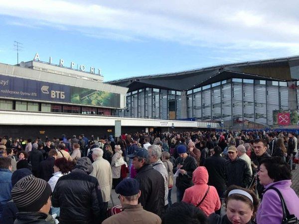 St. Petersburg Airport Evacuated Over Bomb Threat - Sputnik International