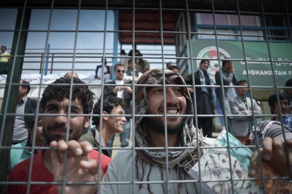 Afghans watching the game in Kabul - Sputnik International