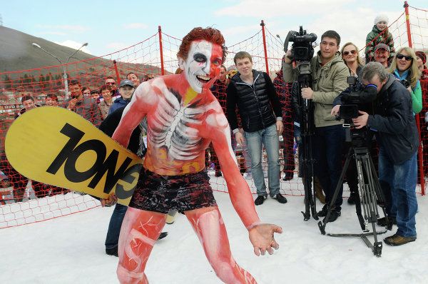 Gypsies and Zombies in the Pond Ski Competition in Krasnoyarsk - Sputnik International