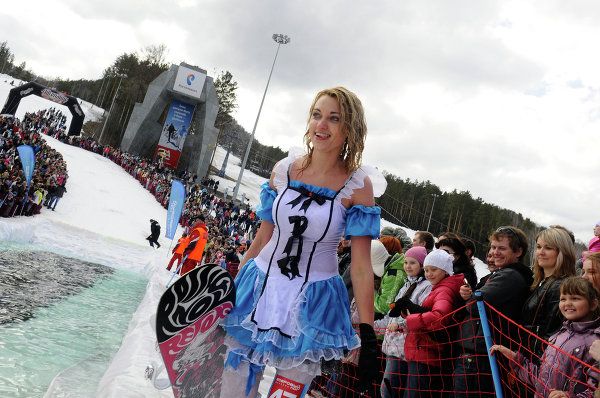 Gypsies and Zombies in the Pond Ski Competition in Krasnoyarsk - Sputnik International