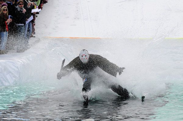 Gypsies and Zombies in the Pond Ski Competition in Krasnoyarsk - Sputnik International