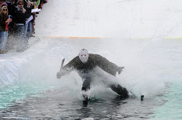 Gypsies and Zombies in the Pond Ski Competition in Krasnoyarsk - Sputnik International