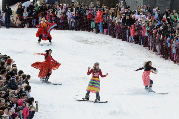 Gypsies and Zombies in the Pond Ski Competition in Krasnoyarsk - Sputnik International