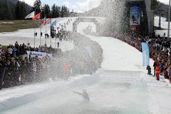 Gypsies and Zombies in the Pond Ski Competition in Krasnoyarsk - Sputnik International