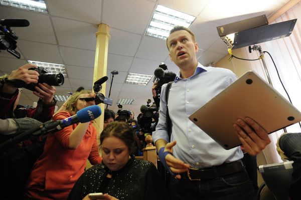 Trial of Kremlin Critic Navalny Resumes - Sputnik International