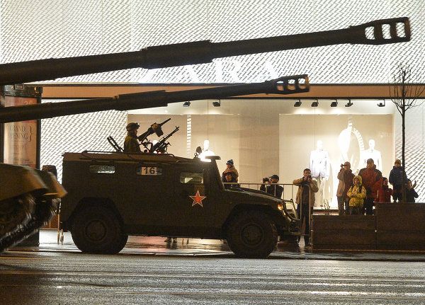 First Nighttime Rehearsal of Victory Parade Held on Red Square - Sputnik International