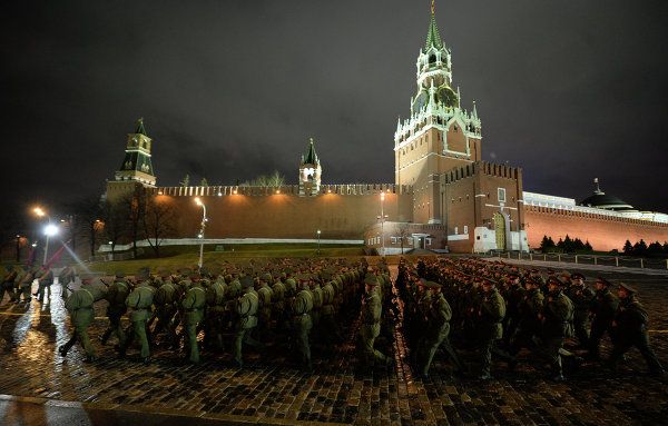 First Nighttime Rehearsal of Victory Parade Held on Red Square - Sputnik International