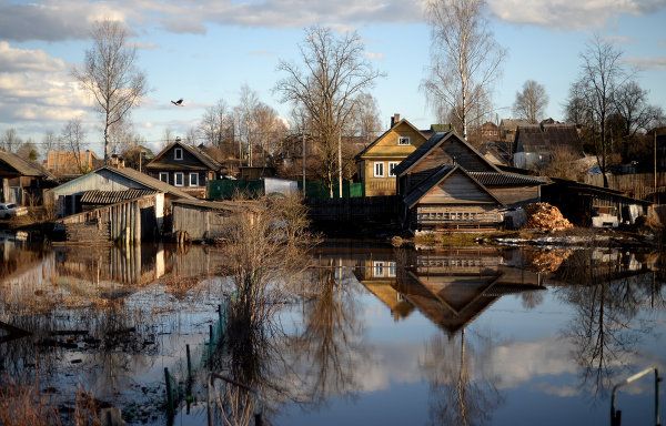 Паводок в поселке Кресцы в Новгородской области - Sputnik International