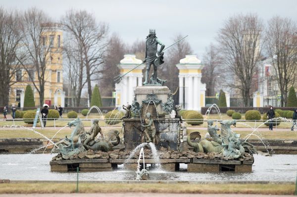 Fountain Season in Peterhof Gets Underway - Sputnik International