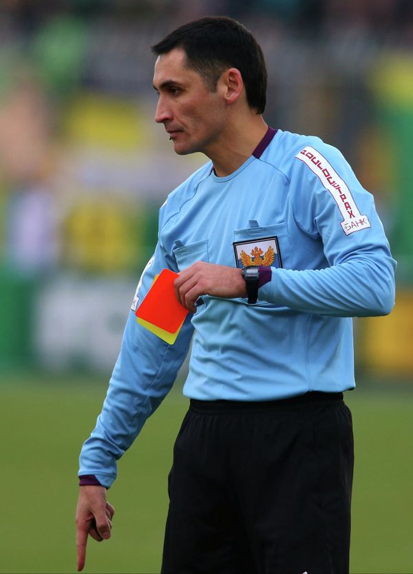 Footballer Attacked by Linesman Gets 4-Game Ban - Sputnik International