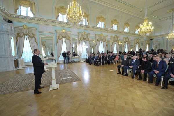 Putin Hands Out First Soviet-Style Awards - Sputnik International