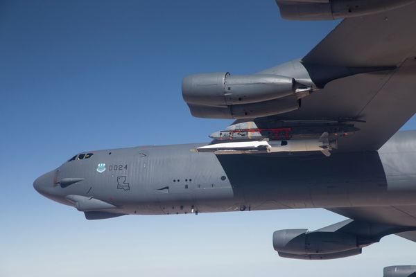 The US experimental X-51A Waverider aircraft tucked under the wing of a B52 bomber. - Sputnik International