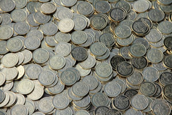 A physical representation of the Bitcoin for collectors. The currency exists only online. - Sputnik International