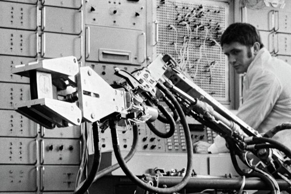 RIA Novosti Photos Tell the Story of Soviet and Russian Robot Technology - Sputnik International