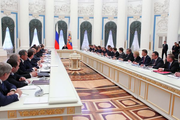 Putin Bans Foreign Accounts for State Officials Putin Bans Foreign Accounts for State Officials - Sputnik International