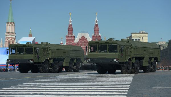 Оперативно-тактический ракетный комплекс ПУ Искандер-М проходит по Красной площади во время генеральной репетиции парада Победы - Sputnik International