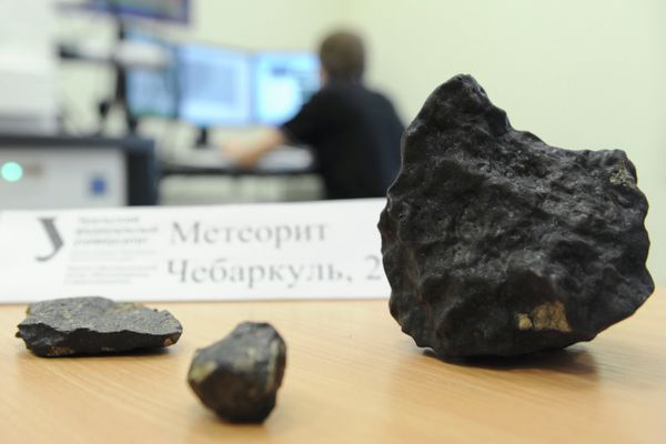 Tiny Chelyabink Meteorite Fragment Found, Big to Be Lifted Soon - Sputnik International