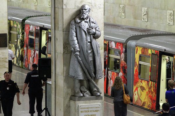 New Watercolors train exhibition in the Moscow metro New Watercolors train exhibition in the Moscow metro - Sputnik International