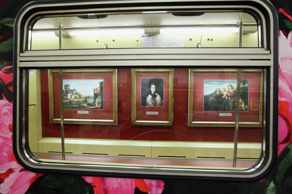 New Watercolors train exhibition in the Moscow metro New Watercolors train exhibition in the Moscow metro - Sputnik International