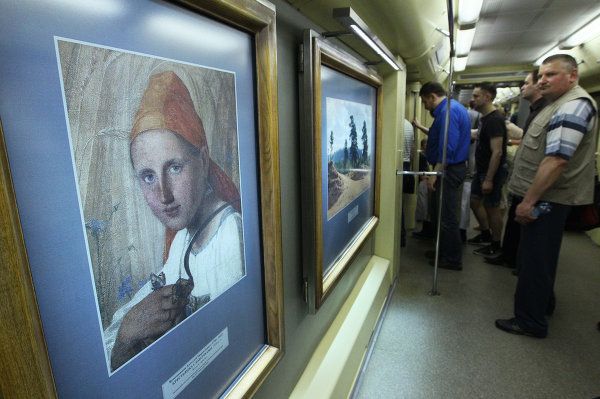 New Watercolors train exhibition in the Moscow metro New Watercolors train exhibition in the Moscow metro - Sputnik International