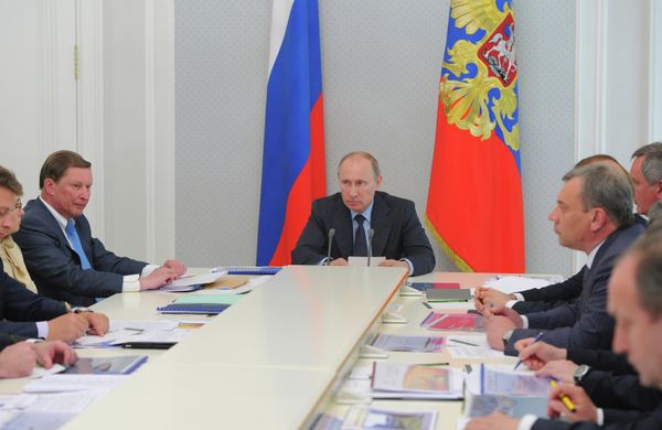Putin Calls on Shipbuilder to Speed Up Naval Deliveries - Sputnik International