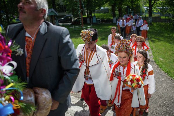 Traditional Hutsul Wedding in Western Ukraine Traditional Hutsul Wedding in Western Ukraine - Sputnik International