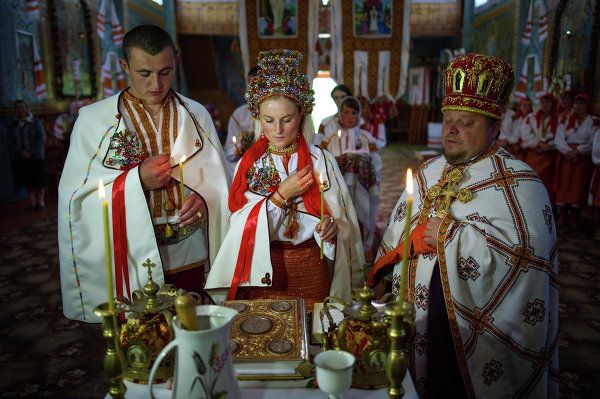 Traditional Hutsul Wedding in Western Ukraine Traditional Hutsul Wedding in Western Ukraine - Sputnik International