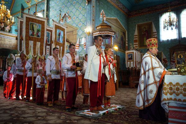 Traditional Hutsul Wedding in Western Ukraine Traditional Hutsul Wedding in Western Ukraine - Sputnik International