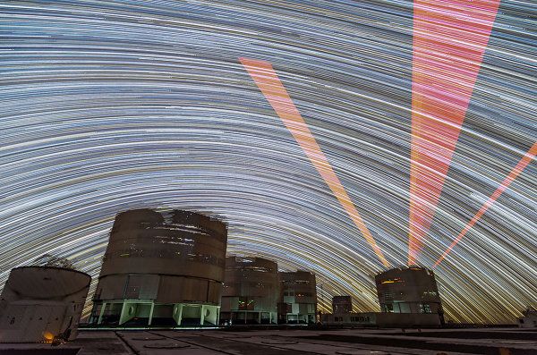 Stars and Galaxies. Images from the Very Large Telescope - Sputnik International