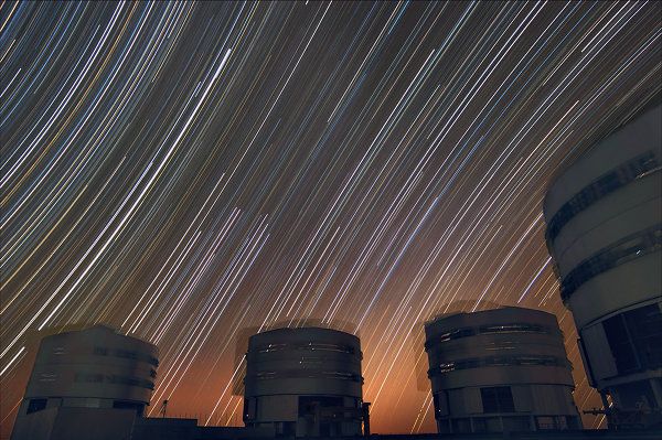 Stars and Galaxies. Images from the Very Large Telescope - Sputnik International