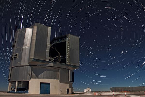 Stars and Galaxies. Images from the Very Large Telescope - Sputnik International
