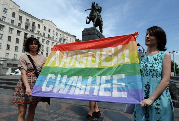 Moscow Police Release Unsanctioned Gay Rally Activists - Sputnik International