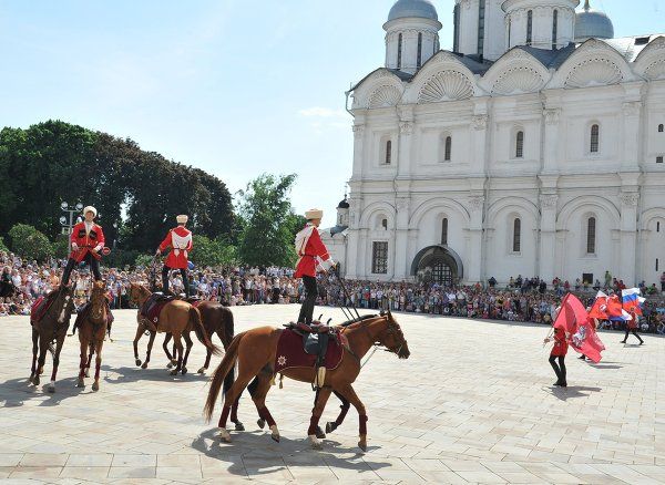 The Changing of the Kremlin Guard, on International Children's Day - Sputnik International